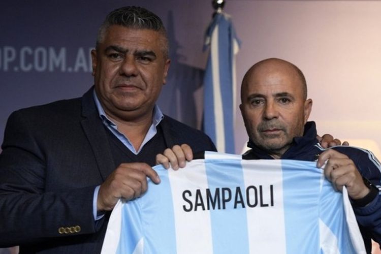 Jorge Sampaoli diperkenalkan sebagai pelatih baru tim nasional Argentina, Kamis (1/6/2017).