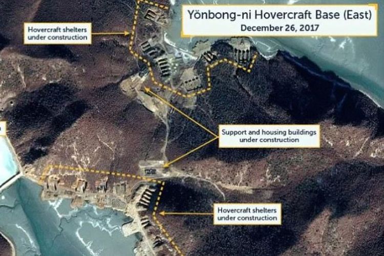 Tampilan foto satelit yang menunjukkan adanya proyek pengerjaan pangkalan militer di pesisir barat Korea Utara yang dekat dengan perbatasan Korea Selatan.
