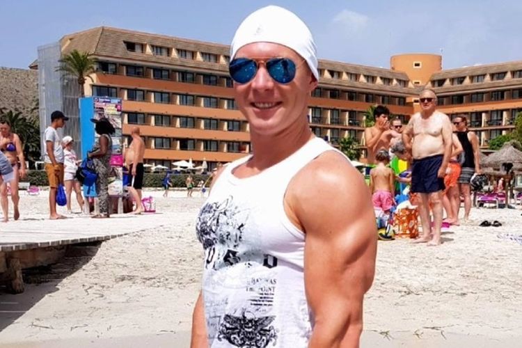 Jaroslav Bobrowski, atlet Triathlon yang ditolak masuk restoran sushi karena perilaku makannya dianggap tak normal.