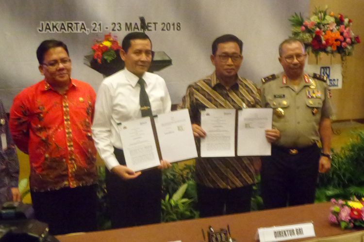 Badan Intelijen Keamanan Polro dan BRI menandatangani nota kesepahaman pembayaran SKCK online di Hotel Crowne Plaza, Jakarta, Kamis (22/3/2018).