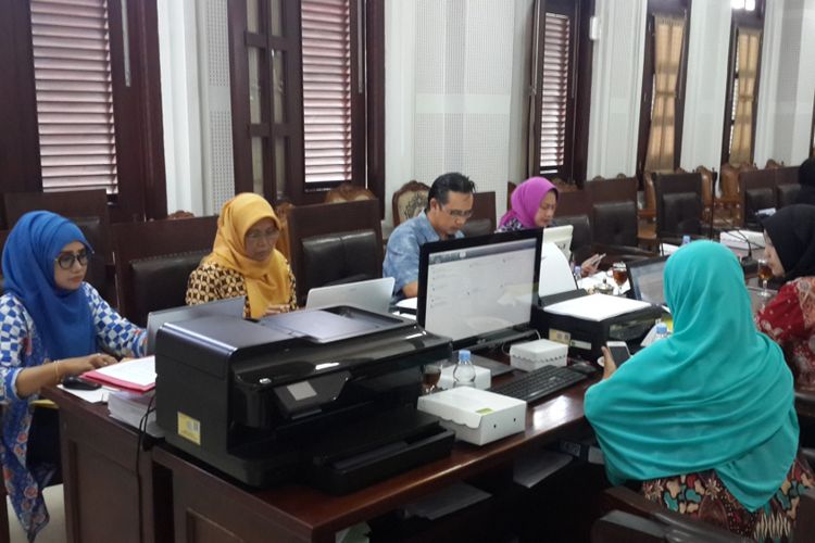 Sejumlah pihak yang terkait dengan proses PAW bekerja dalam satu ruangan di Ruang Rapat Internal Gedung DPRD Kota Malang, Jumat (7/9/2018)