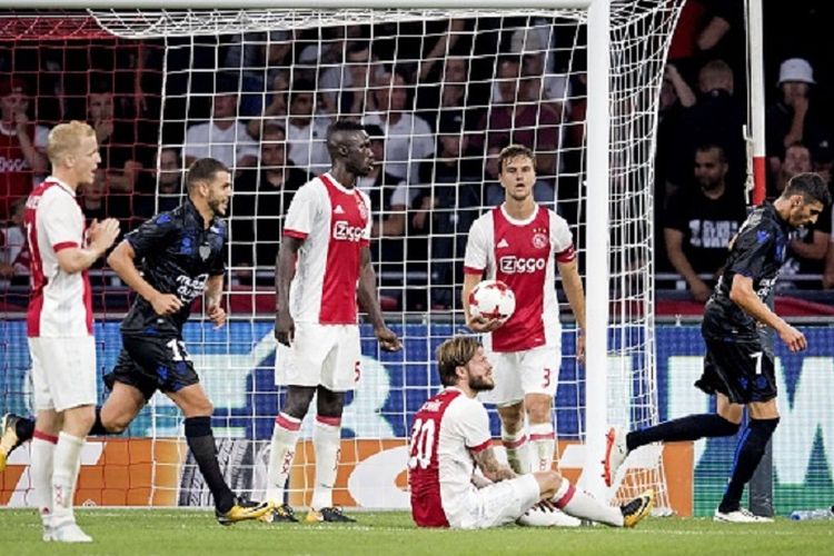 Para pemain Nice merayakan gol ke gawang Ajax Amsterdam pada pertandingan kualifikasi ketiga Liga Champions di Johan Cruyff Arena, Rabu (2/8/2017). 