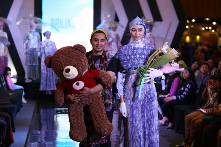 Brilianto mendapat sambutan hangat di ajang Palembang Fashion Week 2019, Minggu (10/3/2019).