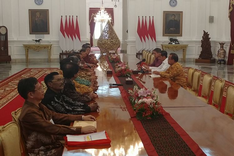 Pengurus Persekutuan Gereja Pentakosta Indonesia (PGPI) usai bertemu Jokowi di Istana Merdeka, Jakarta, Jumat (3/11/2017).