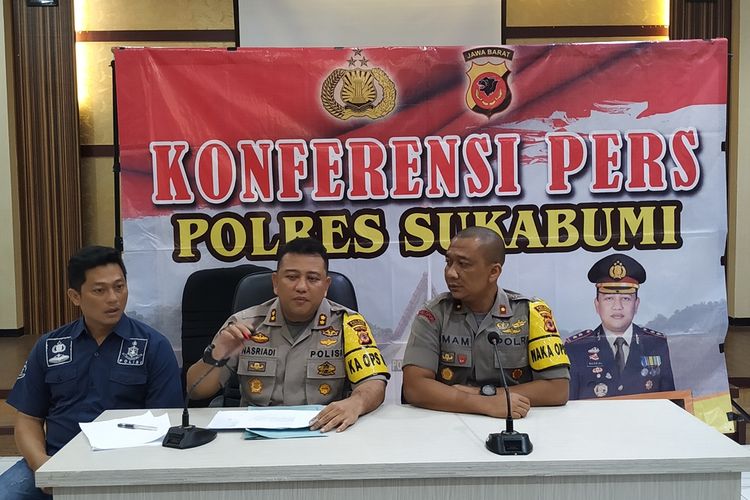 Kepala Polres Sukabumi AKBP Nasriadi (tengah) saat konferensi pers di Palabuhanratu, Sukabumi, Jawa Barat,Rabu (28/8/2019).