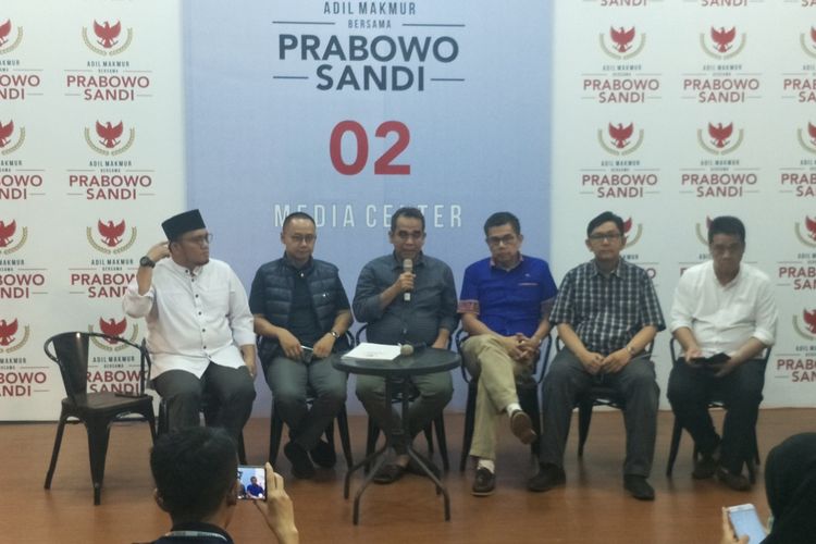 Sekjen Parpol Koalisi Pengusung Prabowo-Sandiaga menggelar konferensi pers di media center Prabowo-Sandiaga, Jalan Sriwijaya I, Jakarta Selatan, Senin (15/4/2019).