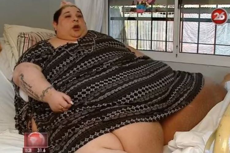 Isabella Amaral, seorang perempuan berusia 30 tahun di Argentina yang berbobot 490 kg. (Daily Mirror)