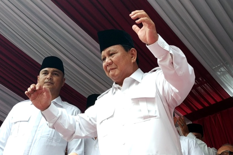 Ketua Umum Partai Gerindra Prabowo Subianto Goyang Poco-Poco usai jadi inspektur upacara bendera, Sabtu (17/8/2019)