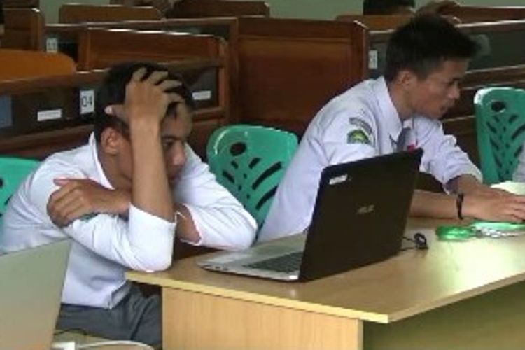 Karena terkendala sarana dan prasarana, dua sekolah di Polewali Mandar, Sulawesi Barat, menumpang UNBK di sekolah lain.