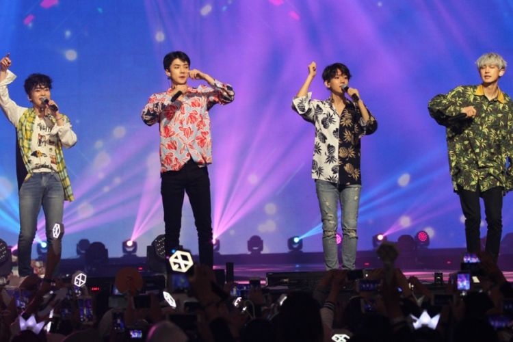 EXO tampil di Music Bank in Jakarta di IExpo Kemayoran, Jakarta Pusat, Sabtu (2/9/2017) malam.