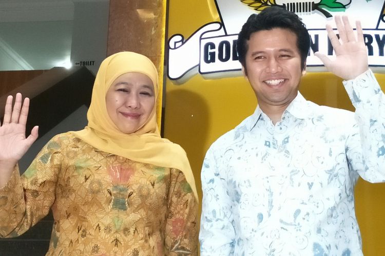 Bakal pasangan calon gubernur dan wakil gubernur Jawa Timur, Khofifah Indar Parawansa (kiri) dan Emil Dardak (kanan). Keduanya memastikan diri akan ikut pada pemilihan gubernur Jatim 2018. Jakarta, Rabu (22/11/2017). 