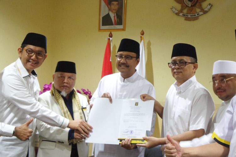 Saifullah Yusuf atau Gus Ipul menerima dukungan dari DPP PKS sebagai calon gubernur Jawa Timur di Kantor DPP PKS Jakarta, Rabu (10/1/2018).