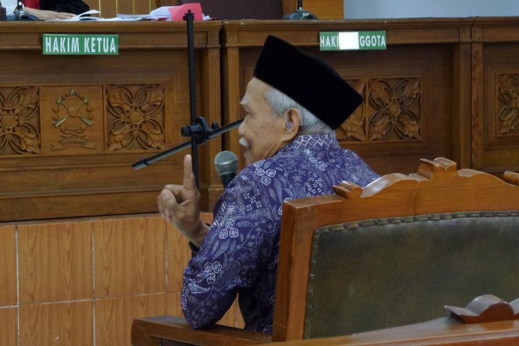 Widyaiswara Badiklat Kejaksaan Adnan Paslyadja dihadirkan sebagai ahli dalam sidang praperadilan yang diajukan Ketua DPR RI Setya Novanto di Pengadilan Negeri Jakarta Selatan, Rabu (27/9/2017).