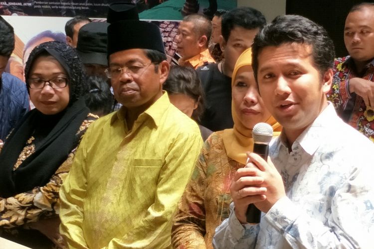 Bupati Trenggalek, Emil Dardak (paling kanan) ketika ditemui di kantor DPP Golkar, Jakarta, Rabu (22/11/2017). 