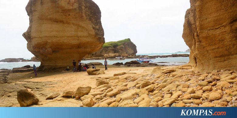 Ambruk Diterjang Ombak, Batu Payung Akan Dipugar