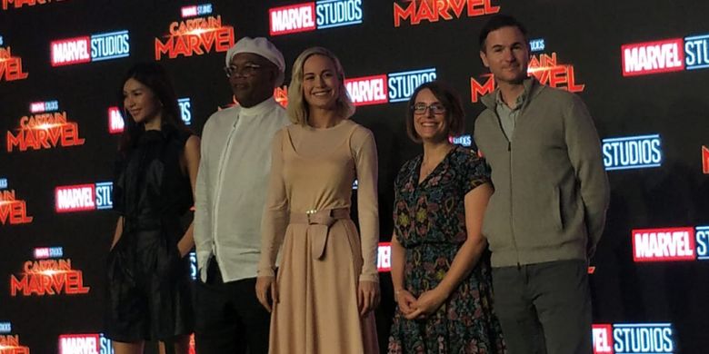 (kiri ke kanan) Gemma Chan (Minn-Erva), Samuel L. Jackson (Nick Fury), Brie Larson (Captain Marvel),Anna Boden (Director) dan Ryan Fleck (Director) dalam Press Converence Film Captain Marvel yang digelar di Marina Bay Sands, Singapura, (14/2/2019).