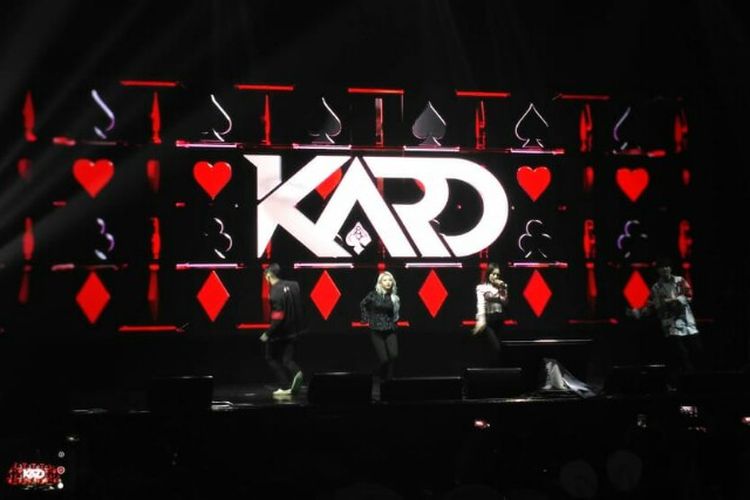 Grup co-ed asal Korea Selatan K.A.R.D tampil dalam konser amal untuk Palu, Sigi, dan Donggala di The Kasablanka Hall, Tebet, Jakarta Selatan, Jumat (30/11/2018).