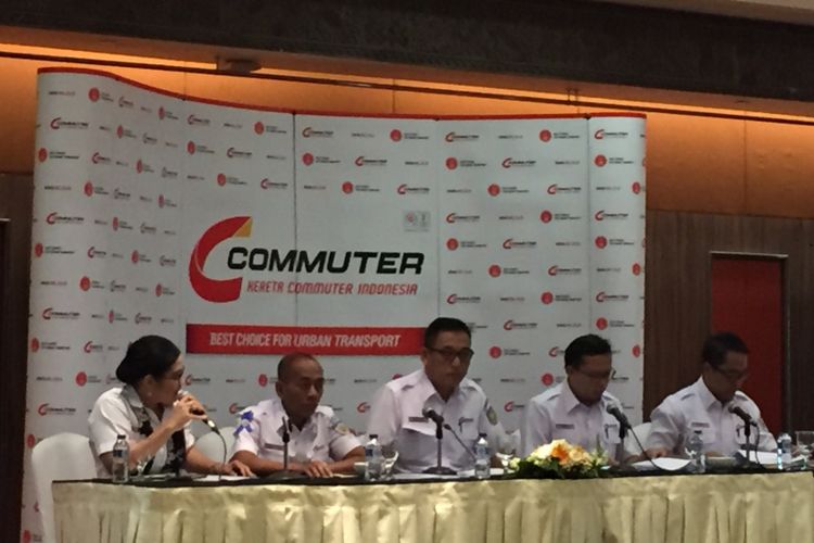 Jajaran PT Kereta Api Commuter Indonesia (KCI) menggelar konferensi pers untuk menyampaikan capaian sepanjang 2017 dan target pada 2018 di Hotel Borobudur, Jakarta Pusat, Kamis (4/1/2018) pagi. 