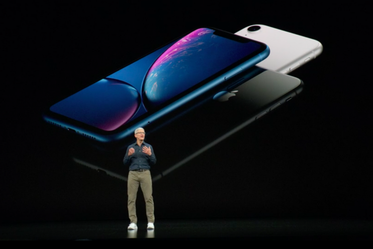 CEO Apple, Tim Cook saat peluncuran iPhone XR.
