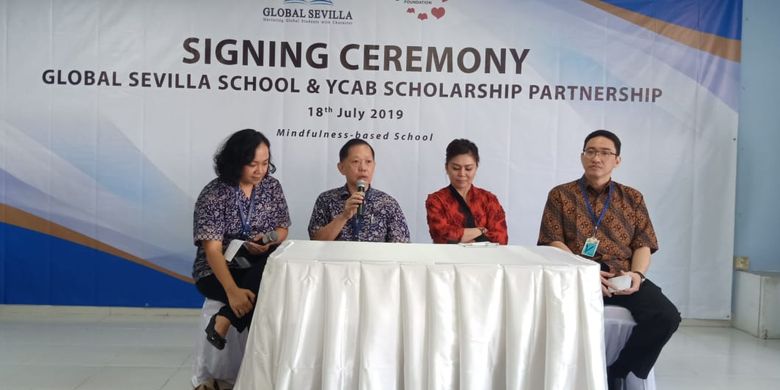 Konferensi Pers Program Beasiswa Global Sevilla dan YCAB di Global Sevilla School Puri Indah, Jakarta (18/7/2019).