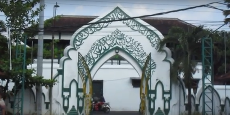 Pintu Masuk Masjid Al-Wustho Mangkunegaran