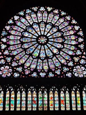 Kaca patri di Notre Dame yang dibangun pada abad ke-13