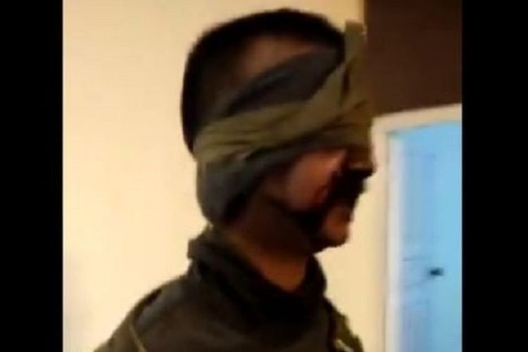 Potongan video yang memperlihatkan pilot jet tempur India Abhinandan Vatharman dalam keadaan tertutup matanya. Abhinandan ditangkap Pakistan setelah jet tempurnya jatuh pada Rabu (27/2/2019).