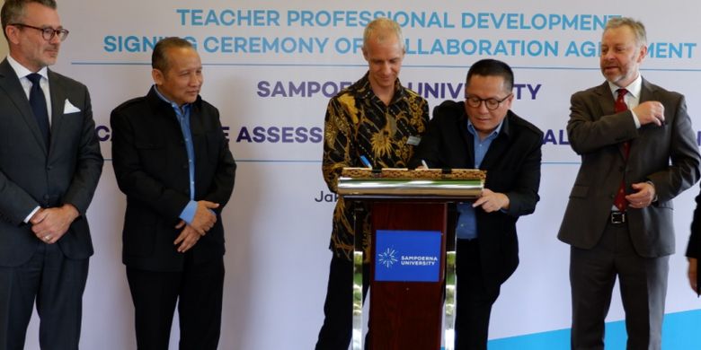 Penandatanganan kerjasama antara Cambridge Assessment International Education dengan Putera Sampoerna Foundation (PSF), Senin (12/3/2018), di Sampoerna University L?Avenue Campus, Jakarta. 