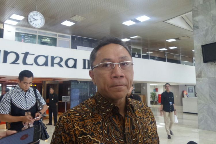 Ketua MPR RI Zulkifli Hasan di Kompleks Parlemen, Senayan, Jakarta, Rabu (1/11/2017).