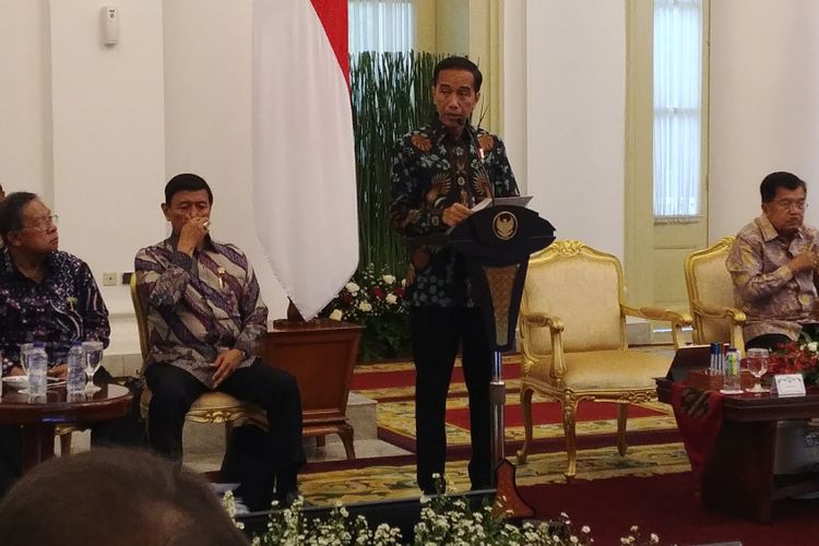 Presiden Joko Widodo saat membuka rapat paripurna kabinet di Istana Bogor, Jawa Barat, Rabu (6/12/2017).