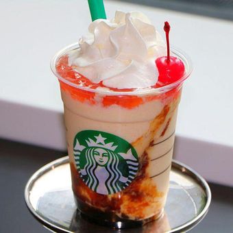 Pudding a la Mode Frappucino dengan rasa karamel yang sedikit pahit sebagai rahasia rasanya