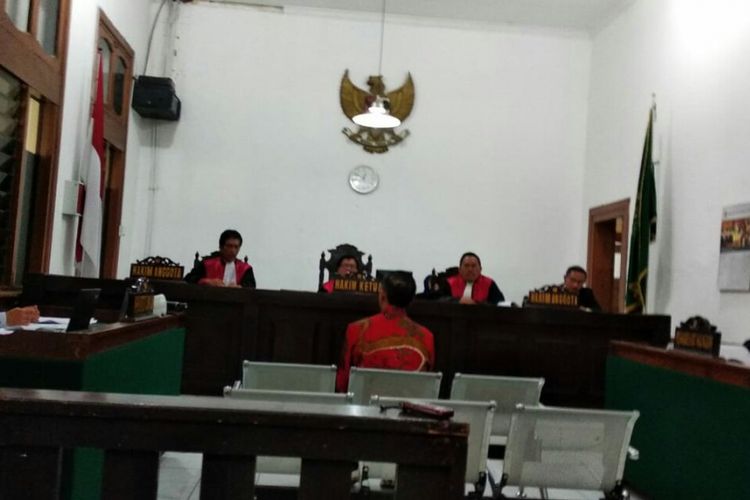 Bupati Cirebon nonaktif Sunjaya menjadi saksi ‎dalam sidang kasus suap promosi jabatan di Pemkab Cirebon dengan terdakwa eks Sekretaris Dinas Pekerjaan Umum dan Perumahan Rakyat (PUPR) Kabupaten Cirebon Gatot Rachmanto. 
