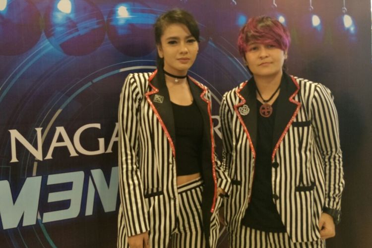 DJ Citra (kiri) dan Mitha yang tergabung dalam Black Champagne saat ditemui usai jumpa pers peluncuran album Mom3ntum 2018 di Plaza Semanggi, Jakarta Selatan, Rabu (11/4/2018).