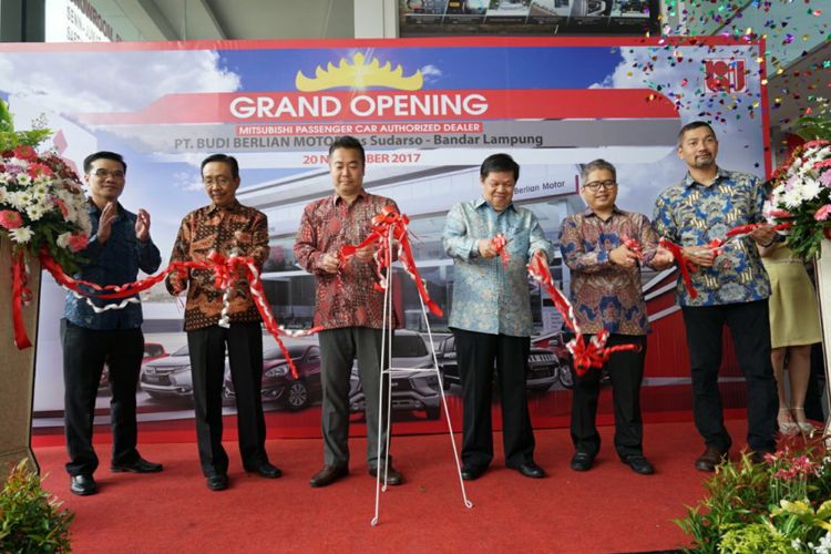 BoD MMKSI dan Budi Berlian Motor meresmikan diler baru di Bandar Lampung, dengan investasi Rp 16 miliar.