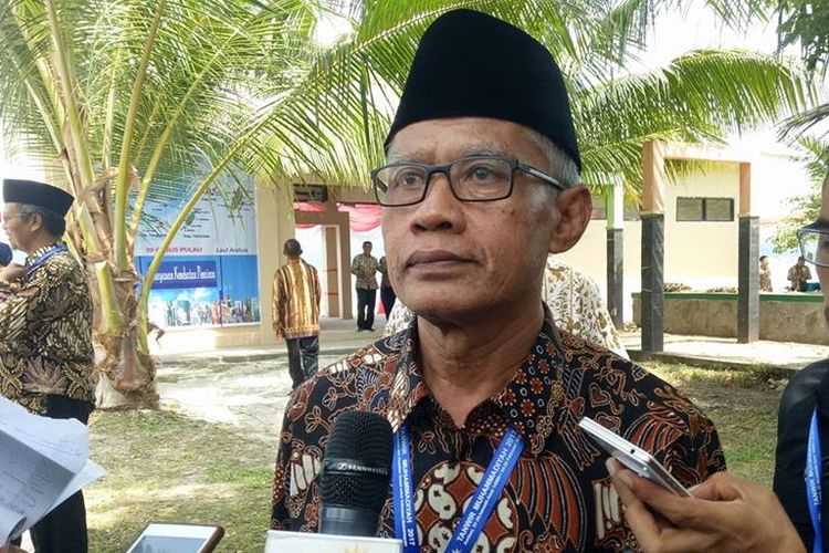 Ketua Umum PP Muhamadiyah Haedar Nashir saat memberikan keterangan kepada waratwan di Ambon, Jumat (24/2/2017)