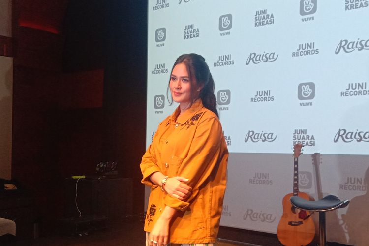 Raisa Andriana menggelar jumpa pers peluncuran singel Kembali di XXI Plaza Senayan, Jakarta Pusat, Selasa (9/6/2019).