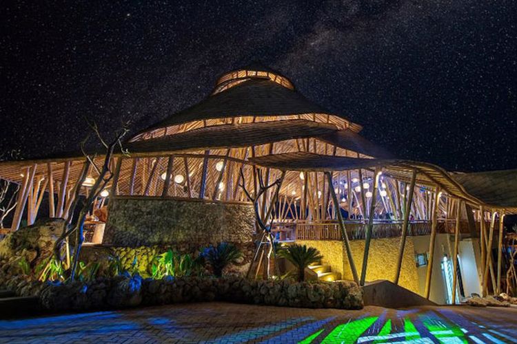 The Kings Entertaining Lifestyle merupakan sebuah restoran di Kota Kupang, NTT, dengan konsep bangunan bambu yang punya konstruksi seni yang unik dan nyaman.