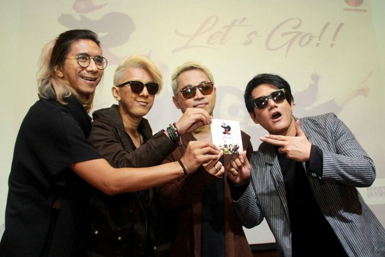 Band J-Rocks meluncurkan album baru mereka, Lets Go, di kawasan Thamrin, Jakarta Pusat, belum lama ini. 