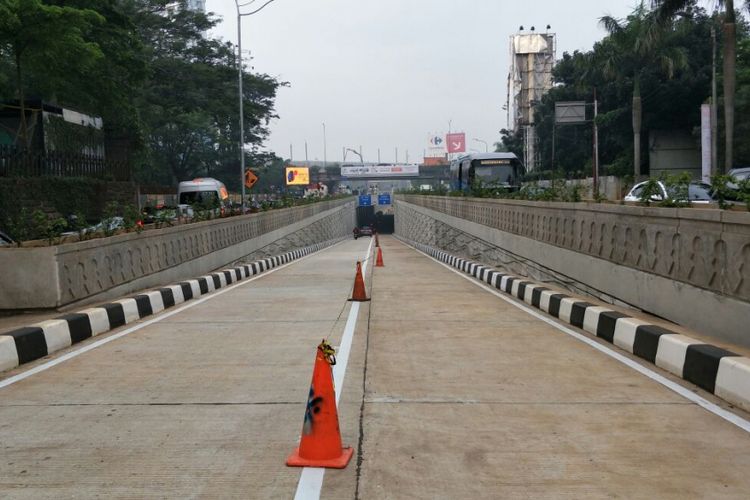 Dinding pot Underpass Kartini di Jalan RA Kartini, Kebayoran Lama, Jakarta Selatan, bermotif gigi balang khas betawi. Foto diambil Jumat (23/2/2018).
