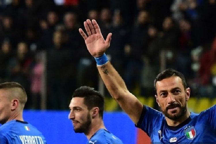 Penyerang Italia, Fabio Quagliarella (kanan), berselebrasi setelah mencetak gol lewat penalti saat pertandingan Grup J Kualifikasi  Euro 2020 antara Italia vs Liechtenstein pada 26 Maret 2019 di Stadion Ennio-Tardini di Parma.