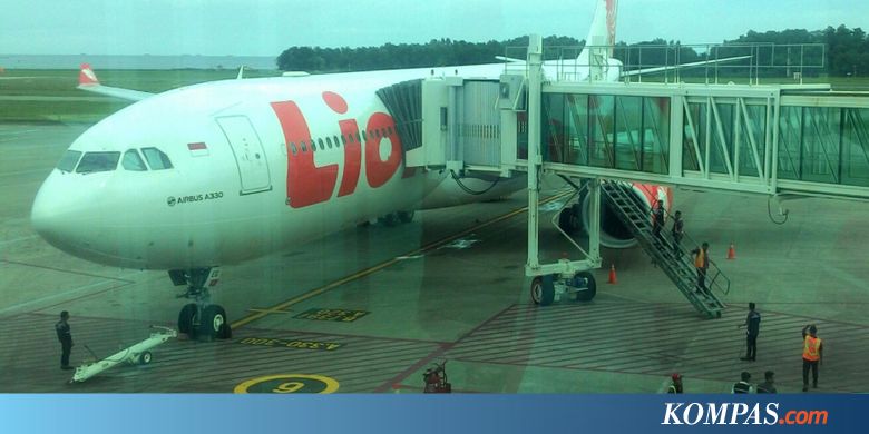 Jokes About Bombs To The Cabin Crew A Passenger And His Entourage