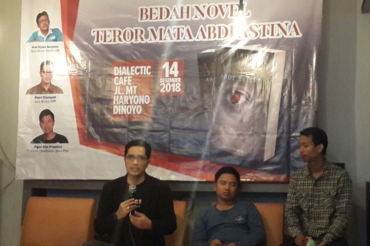 Juru Bicara KPK Febri Diansyah dalam Bedah Novel Teror Mata Abdi Astina di Dialectic Cafe, Kota Malang, Jumat (14/12/2018)