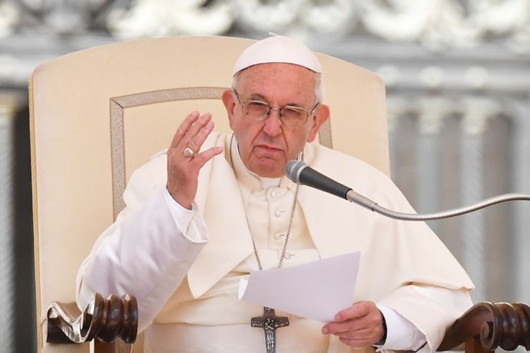 Paus Fransiskus saat berpidato di Vatikan, Rabu (16/5/2018).