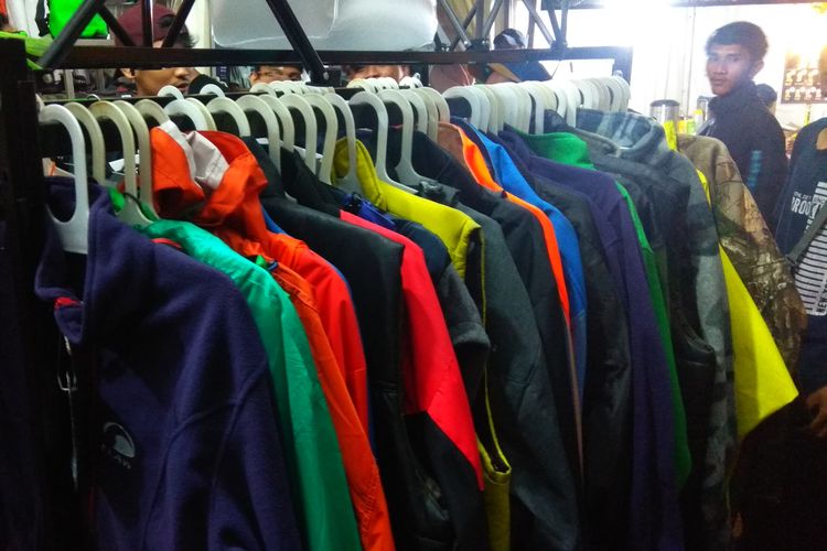 Berbagai jenis jaket dijual di acara IIOutfest 2019