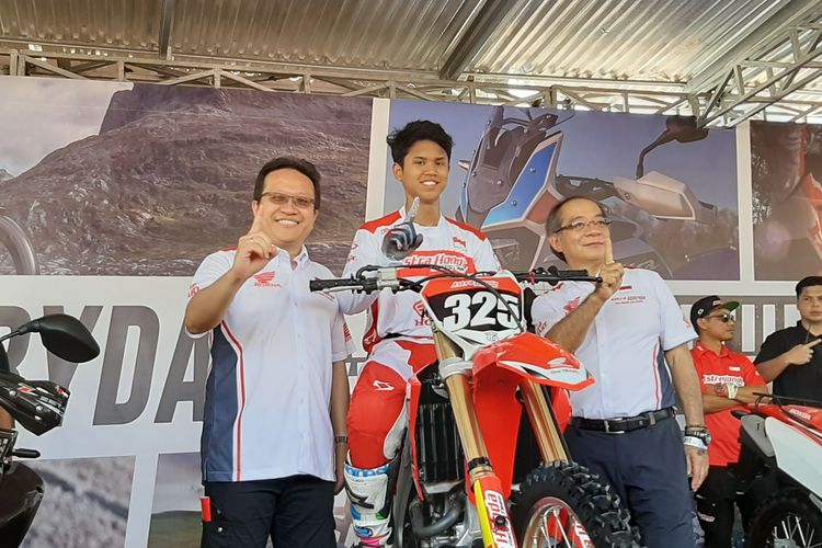 Muhammad Delvintor Alfarizi bela tim Astra Honda Racing Team di kelas MX2.