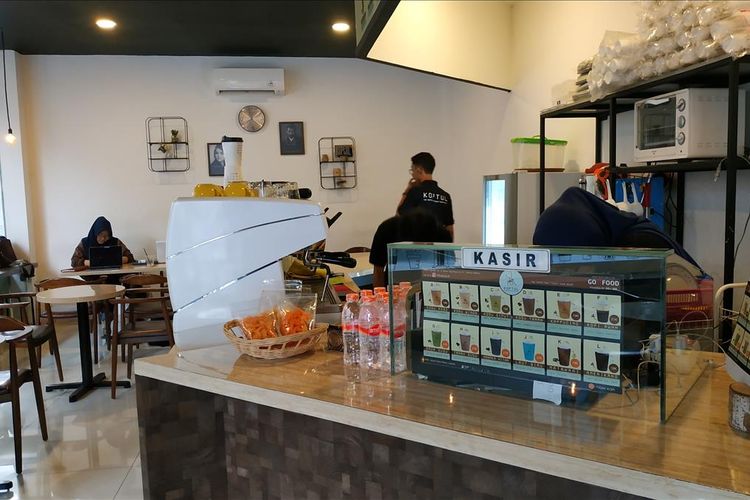 Kedai kopi Kopituli di bilangan Duren Tiga, Jakarta Selatan. Kedai ini digerakkan oleh pegawai yang seluruhnya tunarungu.