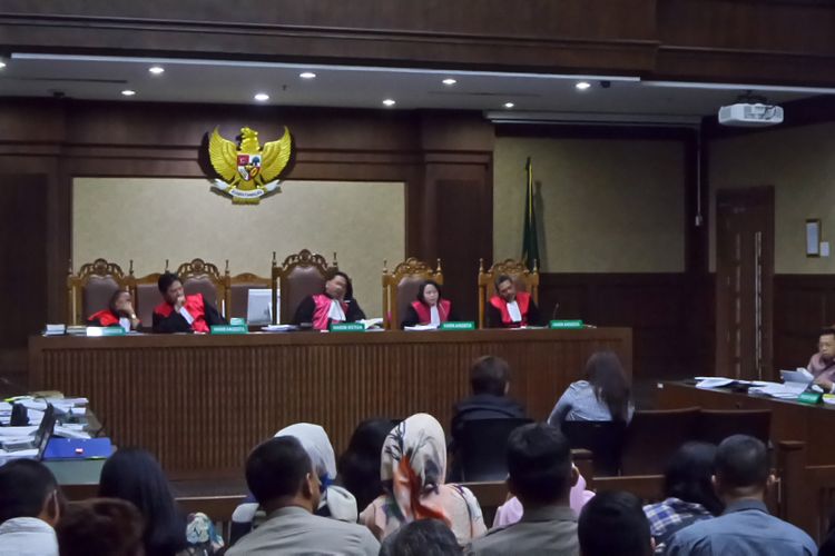 Dua pengusaha money changer Moni dan Neni bersaksi untuk terdakwa Setya Novanto di Pengadilan Tipikor Jakarta, Senin (15/1/2018).