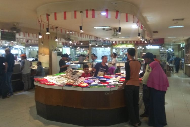 Suasana Pasar Rawa Bening, Jatinegara, Jakarta Timur, Senin (12/2/2018)