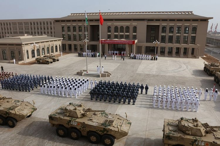 Foto yang diambil pada 1 Agustus 2017, memperlihatkan pasukan Tentara Pembebasan Rakyat China saat diresmikannya pangkalan militer China di Djibouti.