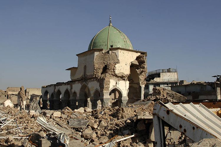 Kondisi terkini Masjid Agung al-Nuri di kota Mosul yang hancur pasca-pertempuran melawan kelompok teroris ISIS pada Juni 2017. Masjid yang menjadi ikon kota tersebut akan segera dibangun kembali atas kerja sama Irak dengan Uni Emirat Arab.